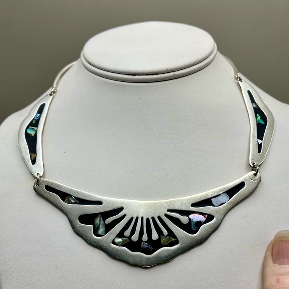 Elegant Sterling Silver Vintage Necklace with Abalone Inlay - Picture 2 of 4